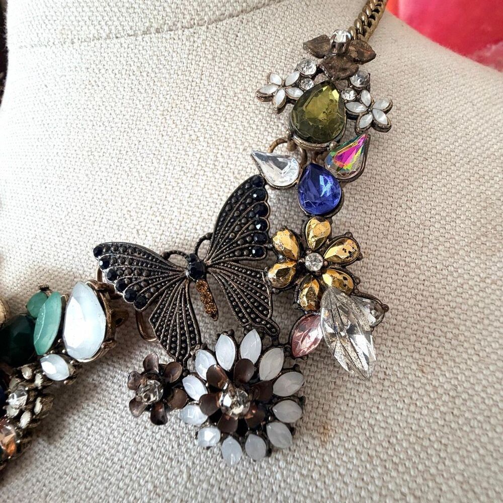 Statement Butterfly & Floral Bib Necklace Mixed Media Rhinestone Sequin Necklace - Picture 5 of 12